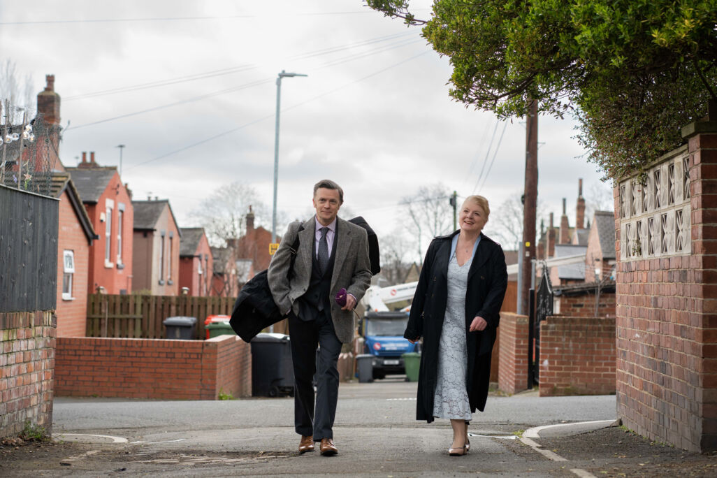 John Fox (Tom Bennett) And Gloria (Felicity Montagu)